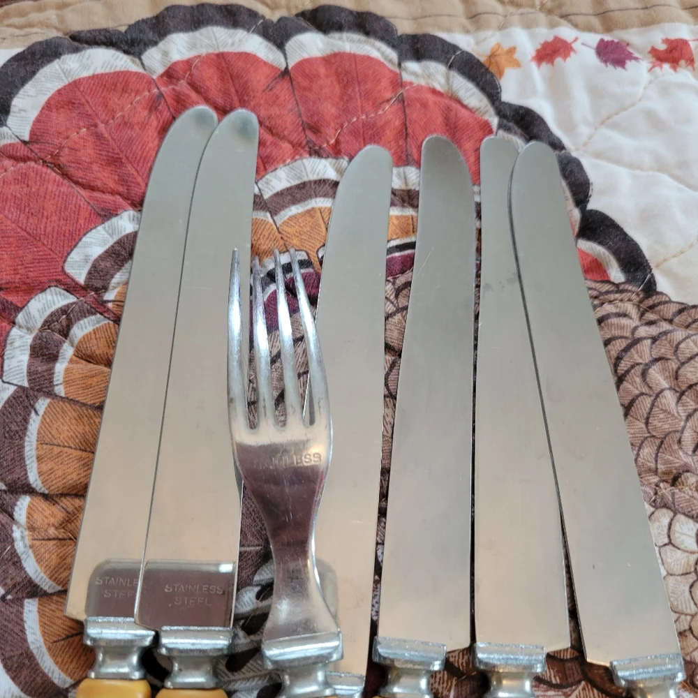 Vintage Yellow Handle Flatware  6 Knives 1 Fork Farmhouse ~ Bakelite or Catalin?